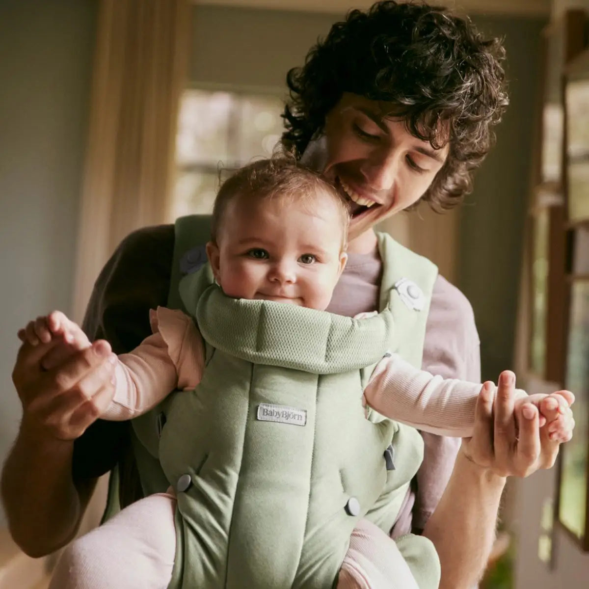 BabyBjörn Baby Carrier Hold