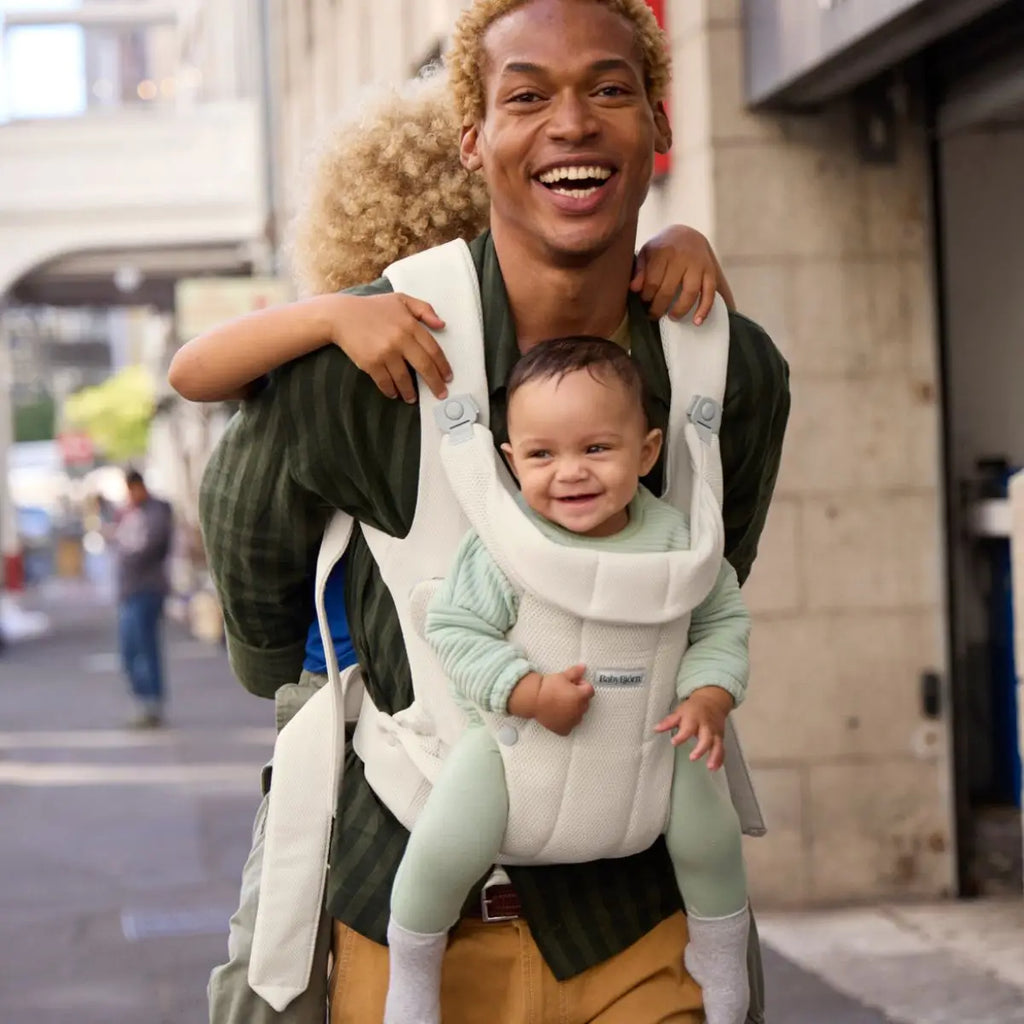 BabyBjörn Baby Carrier Hold